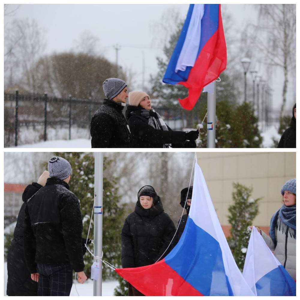12 декабря в День Российской Конституции в Талдомском филиале ГАПОУ МО "Московский Губернский колледж искусств" состоялась торжественная церемония поднятия государственного флага.