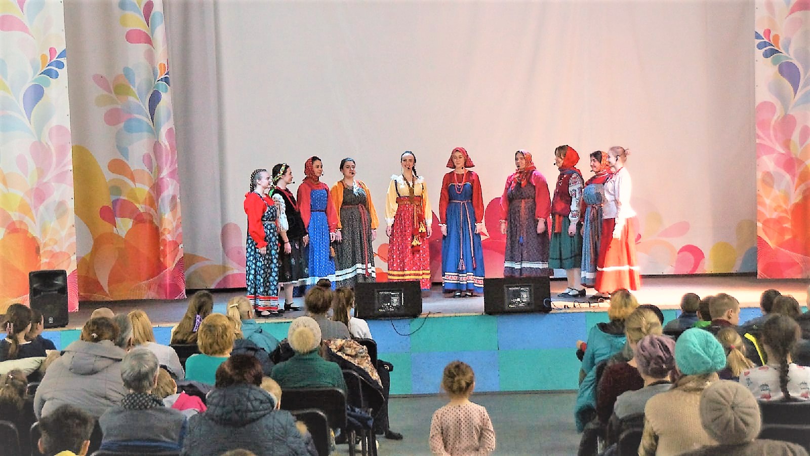Большую концертную программу подготовили преподаватели и студенты отдела народного танца для жителей Донецкой и Луганской народных Республик